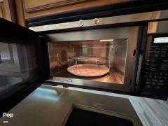 2014 Winnebago Adventurer 38Q, $ 51,000