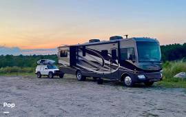 2015 Fleetwood Bounder 35K, $ 39,900