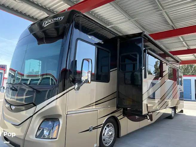 2015 Fleetwood Discovery 40X, $ 99,955