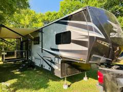 2020 Jayco Seismic 4113, $ 69,900