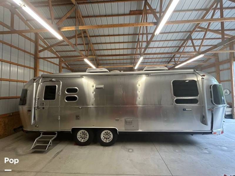 2017 Airstream Tommy Bahama 27FB Special Edition, $ 98,900