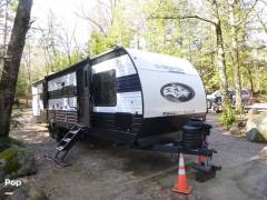 2025 Forest River Cherokee Wolf Den 301BH, $ 42,250