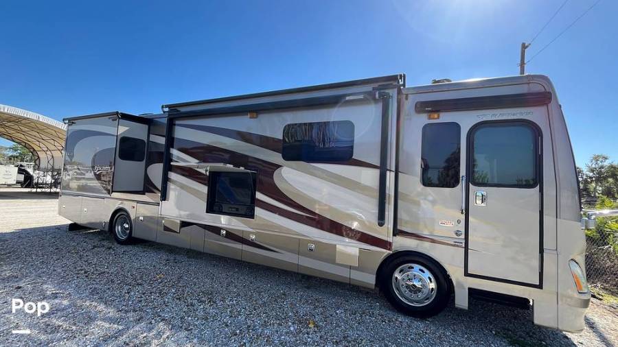 2016 Fleetwood Discovery 40E, $ 139,900