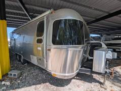 2020 Airstream Flying Cloud 27FB Twin, $ 67,800