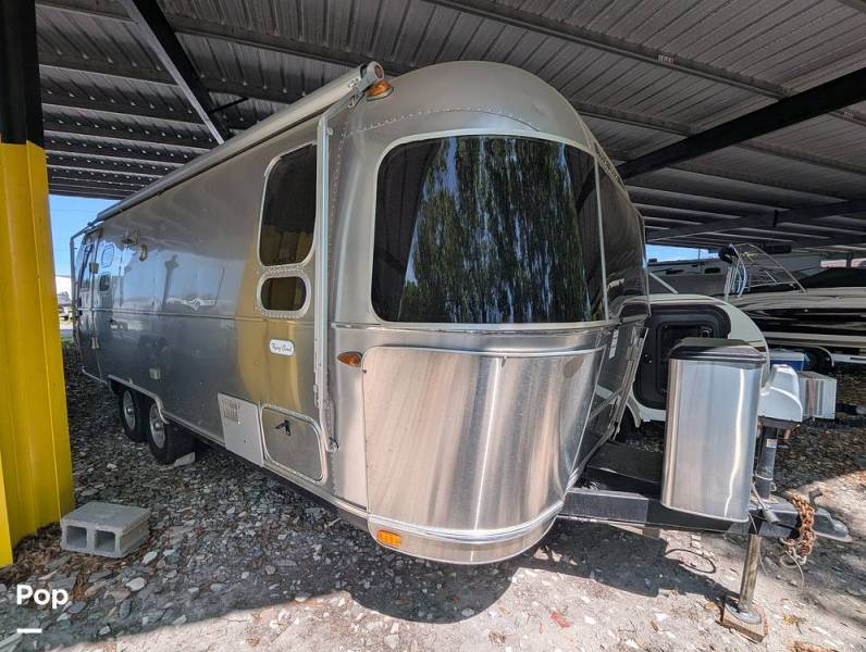 2020 Airstream Flying Cloud 27FB Twin, $ 67,800