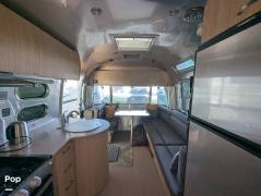 2020 Airstream Flying Cloud 27FB Twin, $ 67,800