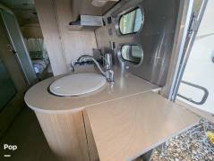 2020 Airstream Flying Cloud 27FB Twin, $ 67,800
