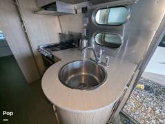 2020 Airstream Flying Cloud 27FB Twin, $ 67,800