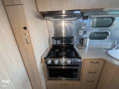 2020 Airstream Flying Cloud 27FB Twin, $ 67,800