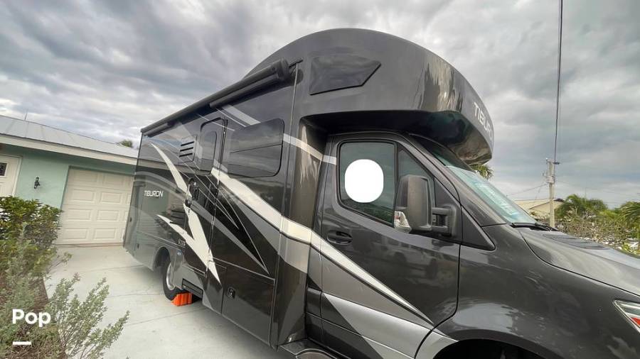 2022 Thor Motor Coach Tiburon 24RW, $ 112,500