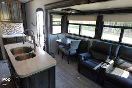 2020 Keystone Montana 3121RL, $ 42,000