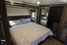 2020 Keystone Montana 3121RL, $ 42,000