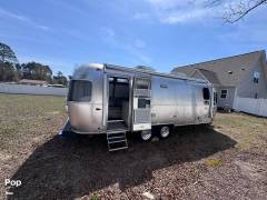 2025 Airstream International 25FB Twin, $ 115,000