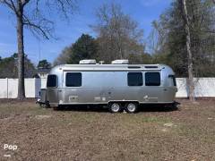 2025 Airstream International 25FB Twin, $ 115,000