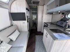 2025 Airstream International 25FB Twin, $ 115,000