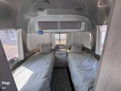 2025 Airstream International 25FB Twin, $ 115,000