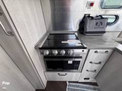 2025 Airstream International 25FB Twin, $ 115,000