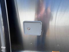 2025 Airstream International 25FB Twin, $ 115,000