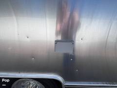 2025 Airstream International 25FB Twin, $ 115,000