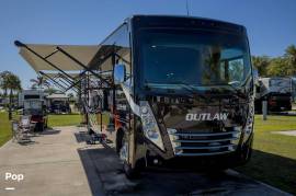 2022 Thor Motor Coach Outlaw 38KB, $ 159,999