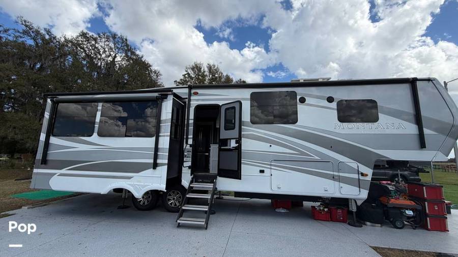 2022 Keystone Montana 3231CK, $ 62,000