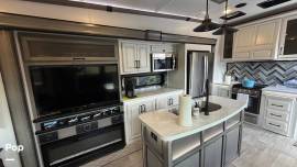 2022 Keystone Montana 3231CK, $ 62,000