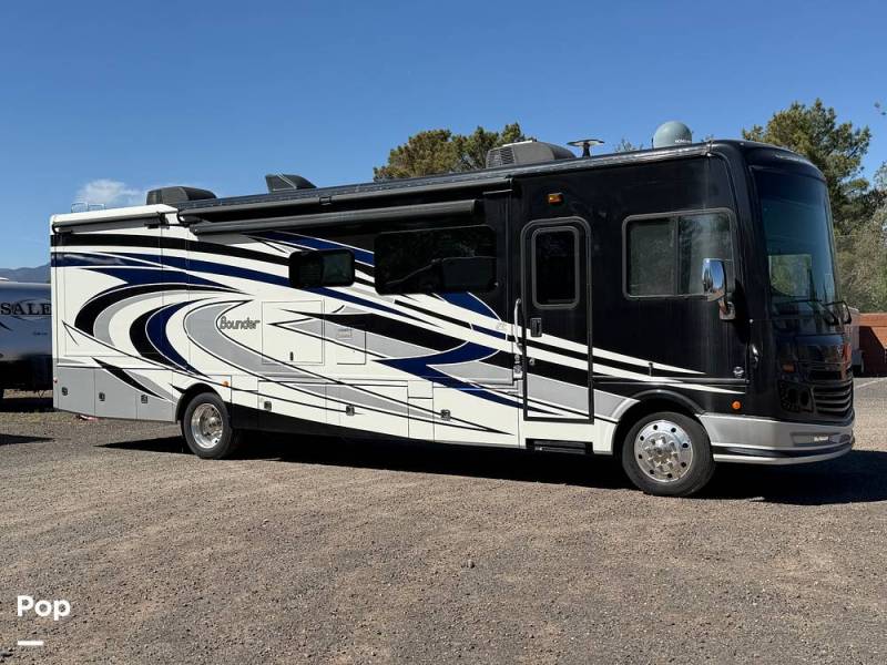2018 Fleetwood Bounder 35P, $ 94,500