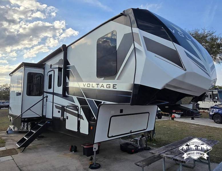 2023 Dutchmen Voltage 4225, $ 99,000