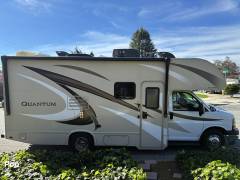 2018 Thor Motor Coach Quantum GR22, $ 44,900