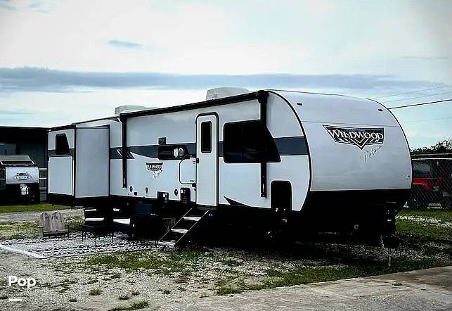2024 Forest River Wildwood Platinum 31KQBTS, $ 39,500