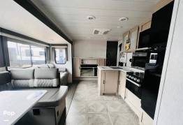 2024 Forest River Wildwood Platinum 31KQBTS, $ 39,500