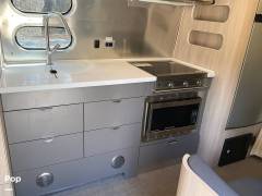 2020 Airstream Globetrotter 23FB Twin, $ 69,995