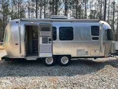 2020 Airstream Globetrotter 23FB Twin, $ 69,995