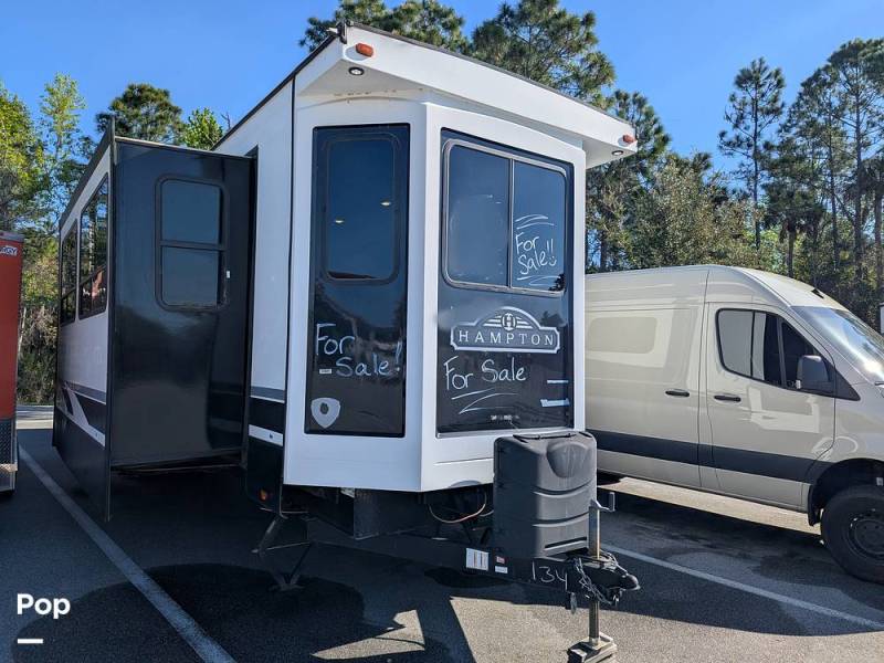 2022 CrossRoads Hampton 372FDB, $ 65,000