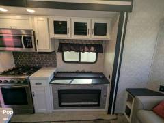 2022 CrossRoads Hampton 372FDB, $ 65,000
