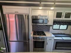 2022 CrossRoads Hampton 372FDB, $ 65,000