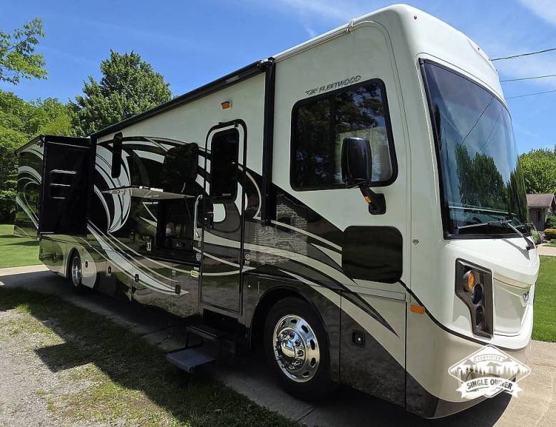 2018 Fleetwood Pace Arrow 36U, $ 126,000
