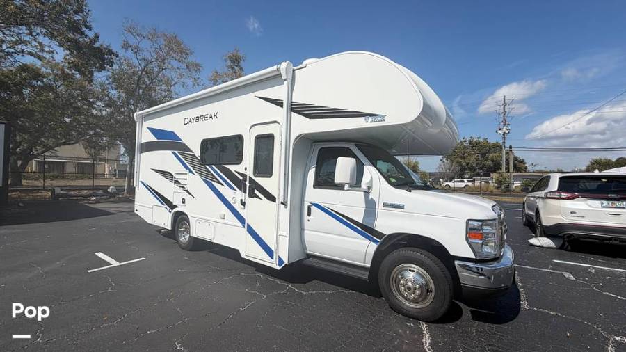 2020 Thor Motor Coach Daybreak 24DB, $ 54,000