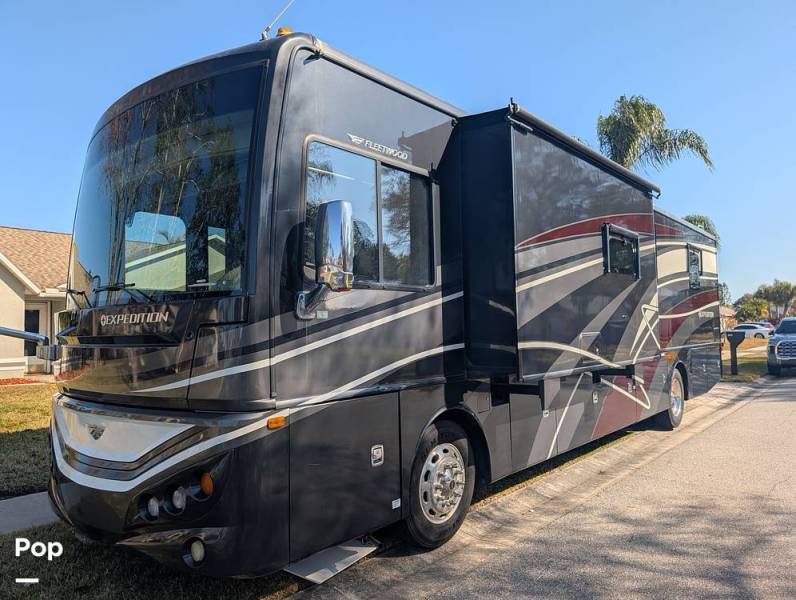 2015 Fleetwood Expedition 38B, $ 95,000