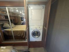 2015 Fleetwood Expedition 38B, $ 95,000