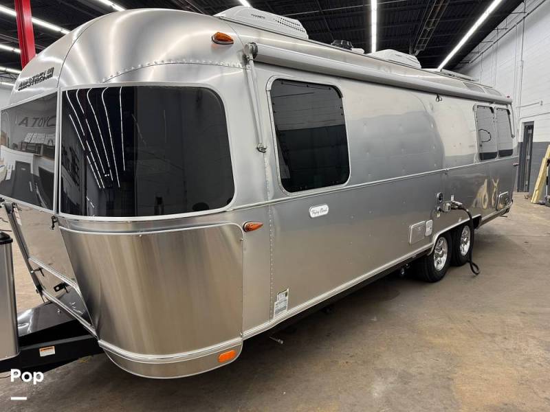 2022 Airstream Flying Cloud 27FB Queen, $ 89,900