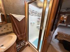 2013 Winnebago Journey 40U, $ 79,999