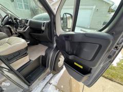 2022 Thor Motor Coach Sequence 20J, $ 94,500