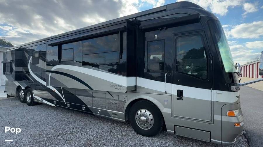 2007 Country Coach Affinity 700 Series Alexander V, $ 166,000