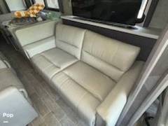 2022 Thor Motor Coach Miramar 35.2, $ 117,000