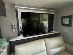 2022 Thor Motor Coach Miramar 35.2, $ 117,000