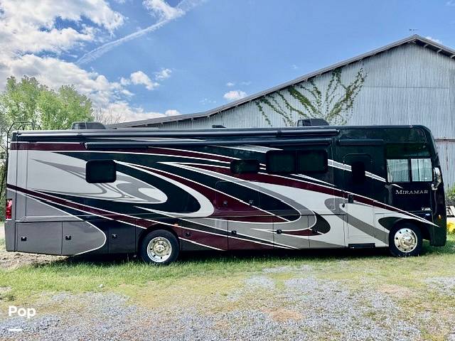 2022 Thor Motor Coach Miramar 35.2, $ 117,000