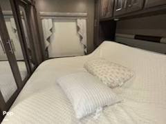 2022 Thor Motor Coach Miramar 35.2, $ 117,000