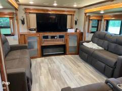 2022 Vanleigh RV Beacon 42RDB, $ 77,000