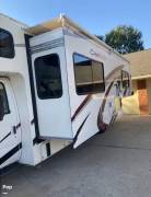 2021 Thor Motor Coach Chateau 27R, $ 59,400